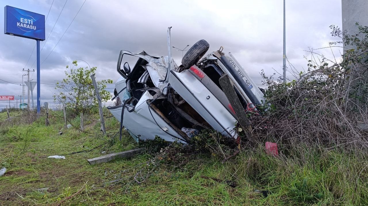 Sakarya’nın Karasu ilçesinde cip ile otomobilin çarpışması sonucunda meydana gelen