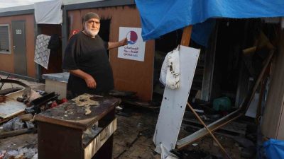 Hatay’da depremzede adamın ve eşinin yaşadığı konteyner yuva yanarak kullanılmaz