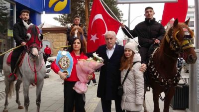 IBF Hafif Sıklet Dünya Şampiyonluğu unvan maçında rakibini nakavt ederek