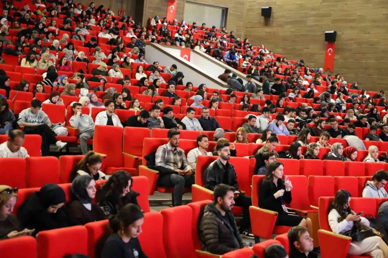 Erzincan Binali Yıldırım Üniversitesi (EBYÜ) Rektörü Prof. Dr. Akın Levent,