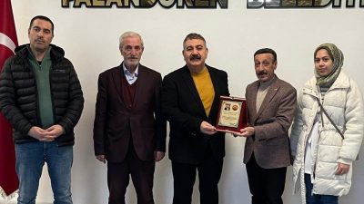 Palandöken Belediye Başkanı Muhammet Sunar, emekli kesimine yönelik gösterdiği yakın