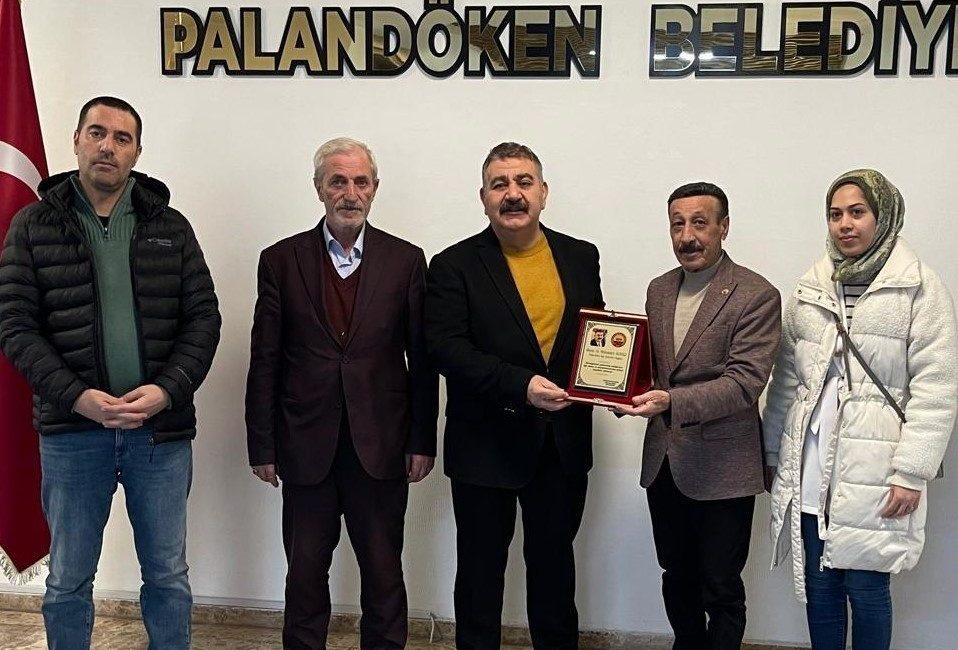 Palandöken Belediye Başkanı Muhammet Sunar, emekli kesimine yönelik gösterdiği yakın