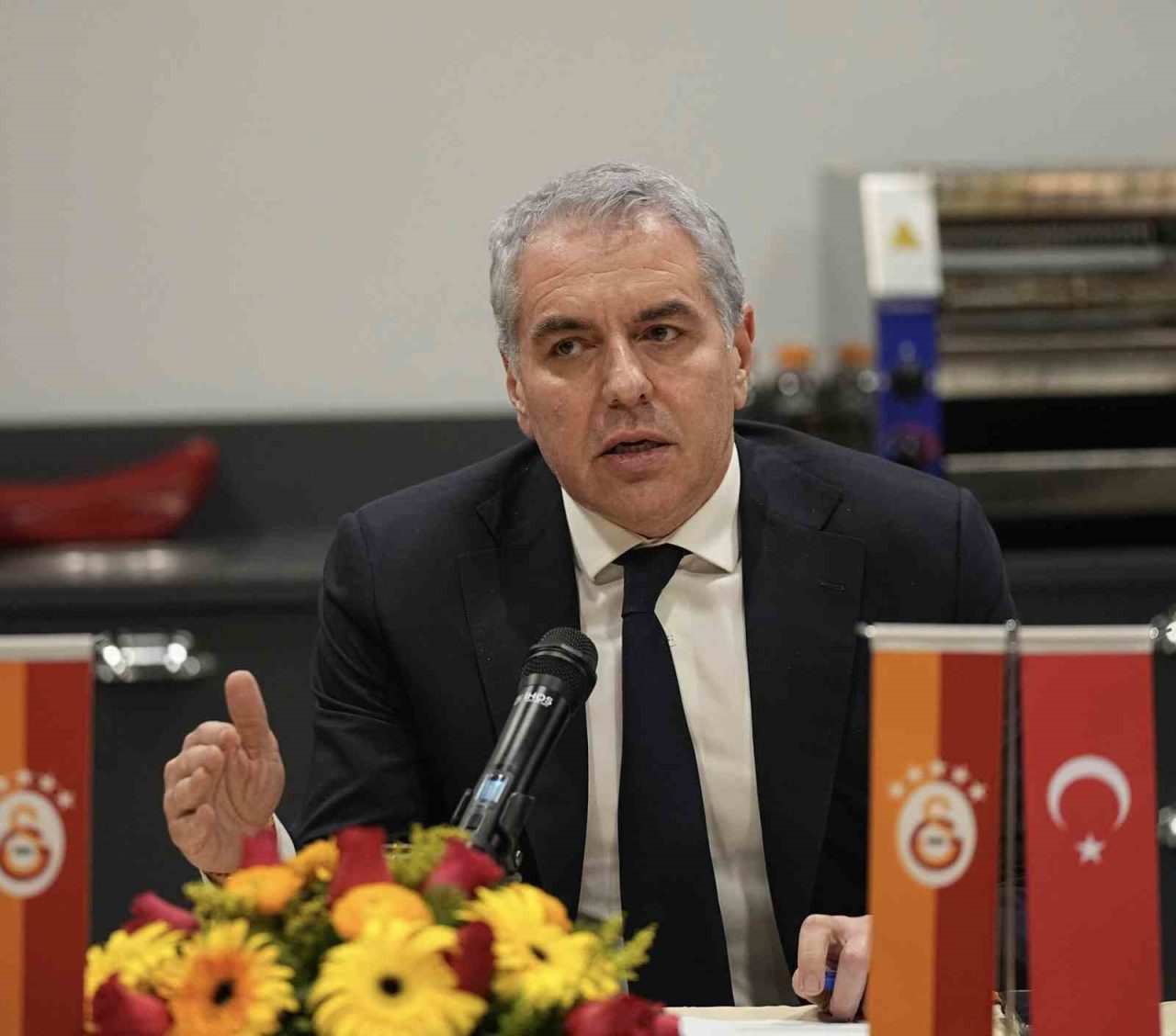 Galatasaray Genel Sekreteri Eray Yazgan, kulüpten kimsenin ’M.g.news’ ile direkt