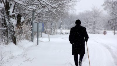 Erzincan’da gece saatlerinde başlayan ve etkisini artıran kar yağışı, kent