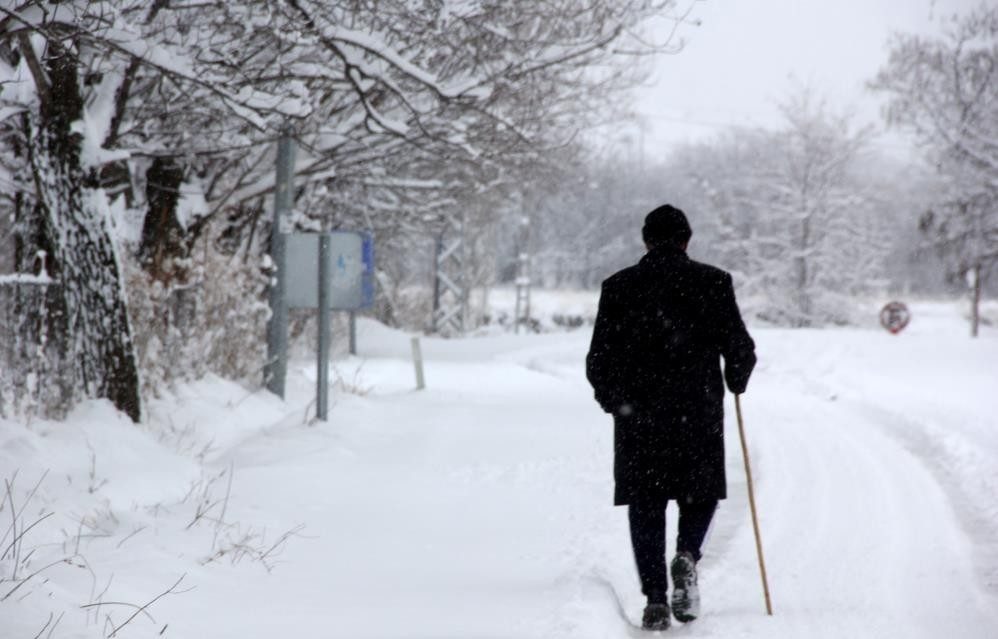 Erzincan’da gece saatlerinde başlayan ve etkisini artıran kar yağışı, kent