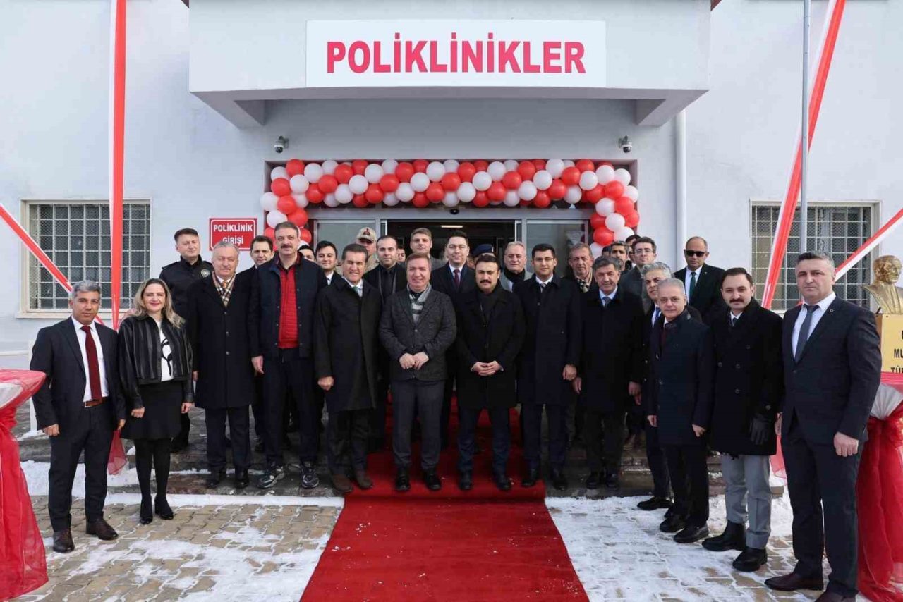 Erzincan Valisi Hamza Aydoğdu, beraberindeki protokol üyeleriyle birlikte Erzincan Ceza