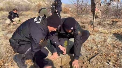 Erzincan Emniyet Müdürlüğü 600 fidanı toprakla buluşturdu. Erzincan İl Emniyet