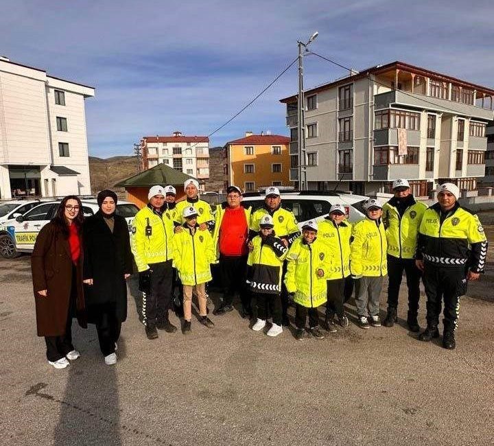 Erzincan İl Emniyet Müdürlüğü Bölge Trafik Denetleme İstasyon Amirliği personeli,