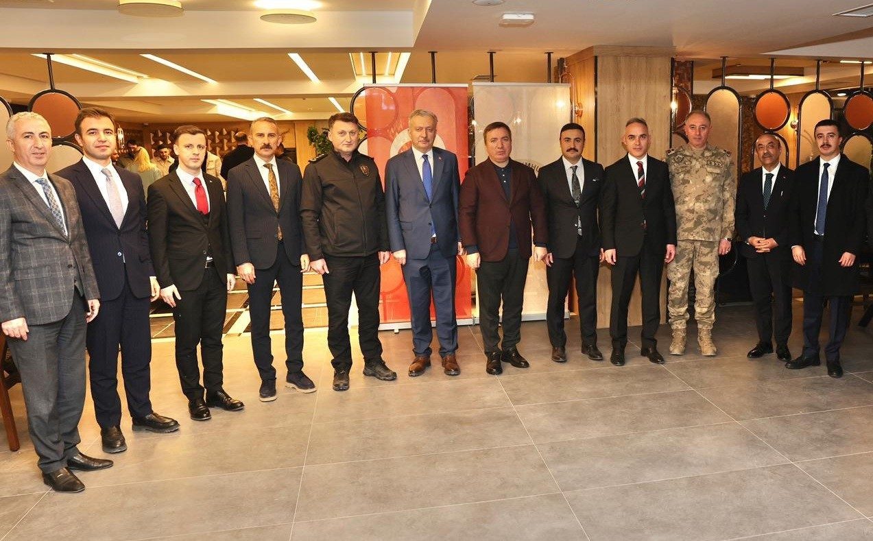 Erzincan Valisi Hamza Aydoğdu; Erzincan Belediye Başkanı Bekir Aksun, Cumhuriyet