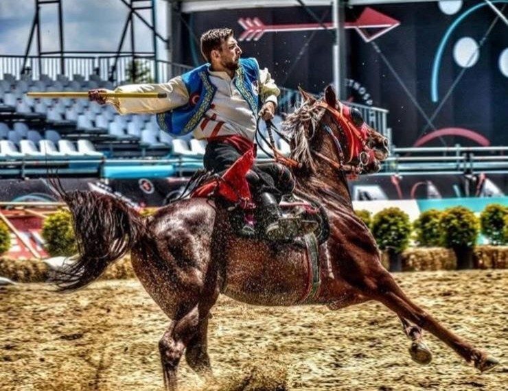 Erzincan’da geleneksel cirit kültürünün yaşatılması amacıyla düzenlenen cirit gösterisi, 14