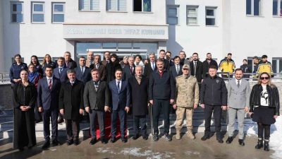 Erzincan Valisi Hamza Aydoğdu, il protokolü ile birlikte Erzincan Kadın