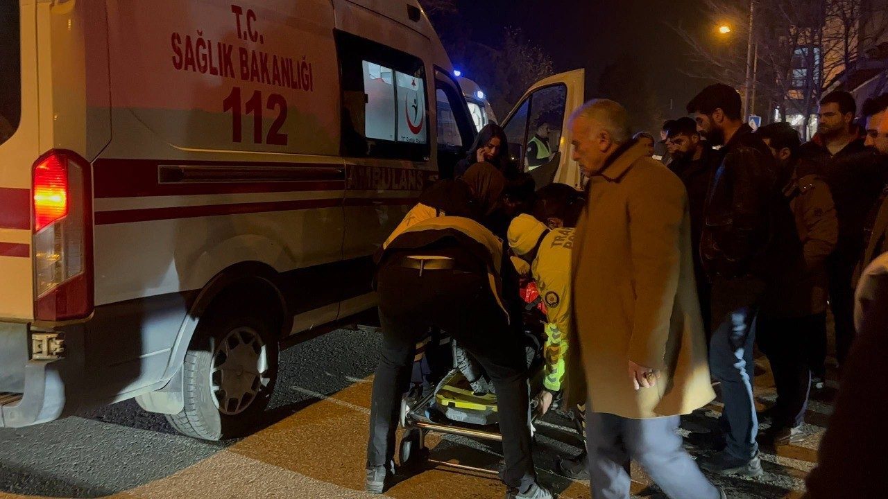 Erzincan’da iki otomobilin çarpışması sonucu meydana gelen trafik kazasında 5