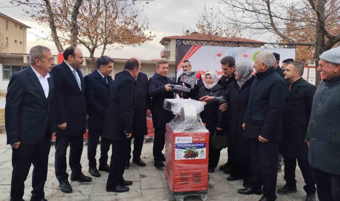 Erzincan’da üreticilere yüzde 75 hibeli dut sıkma ve koyun kırkım