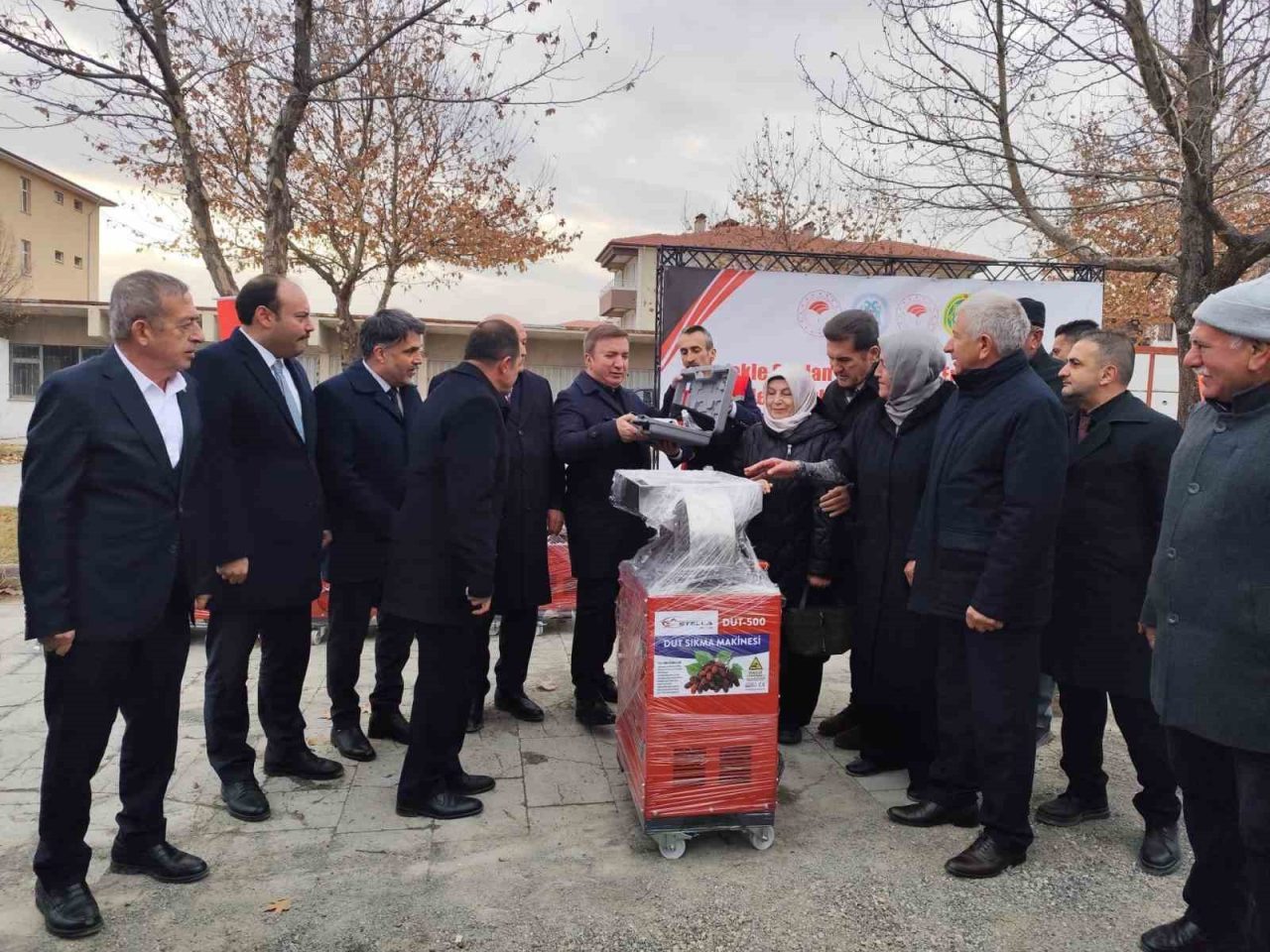 Erzincan’da üreticilere yüzde 75 hibeli dut sıkma ve koyun kırkım
