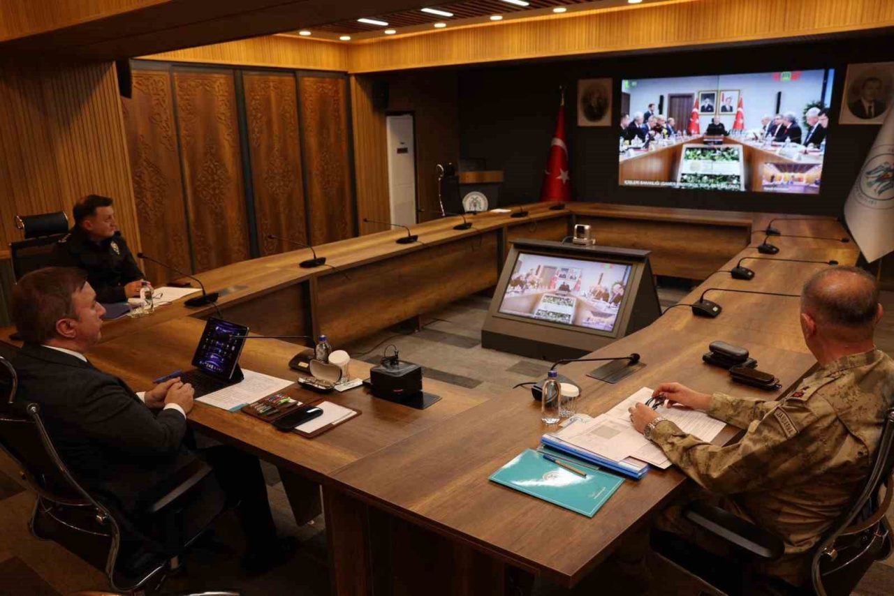 Erzincan Valisi Hamza Aydoğdu, İçişleri Bakanı Ali Yerlikaya’nın başkanlığında Video