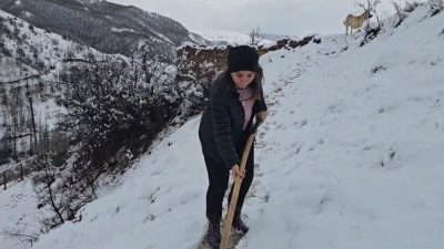 Erzincan’ın yüksek kesimlerinde etkili olan kar yağışıyla birlikte köyler beyaz