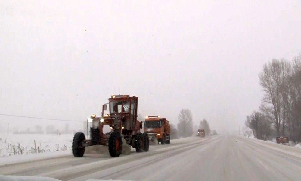 Erzincan’ın yüksek kesimlerinde kar yağışı görüldü. Hava sıcaklığı sıfır derecenin