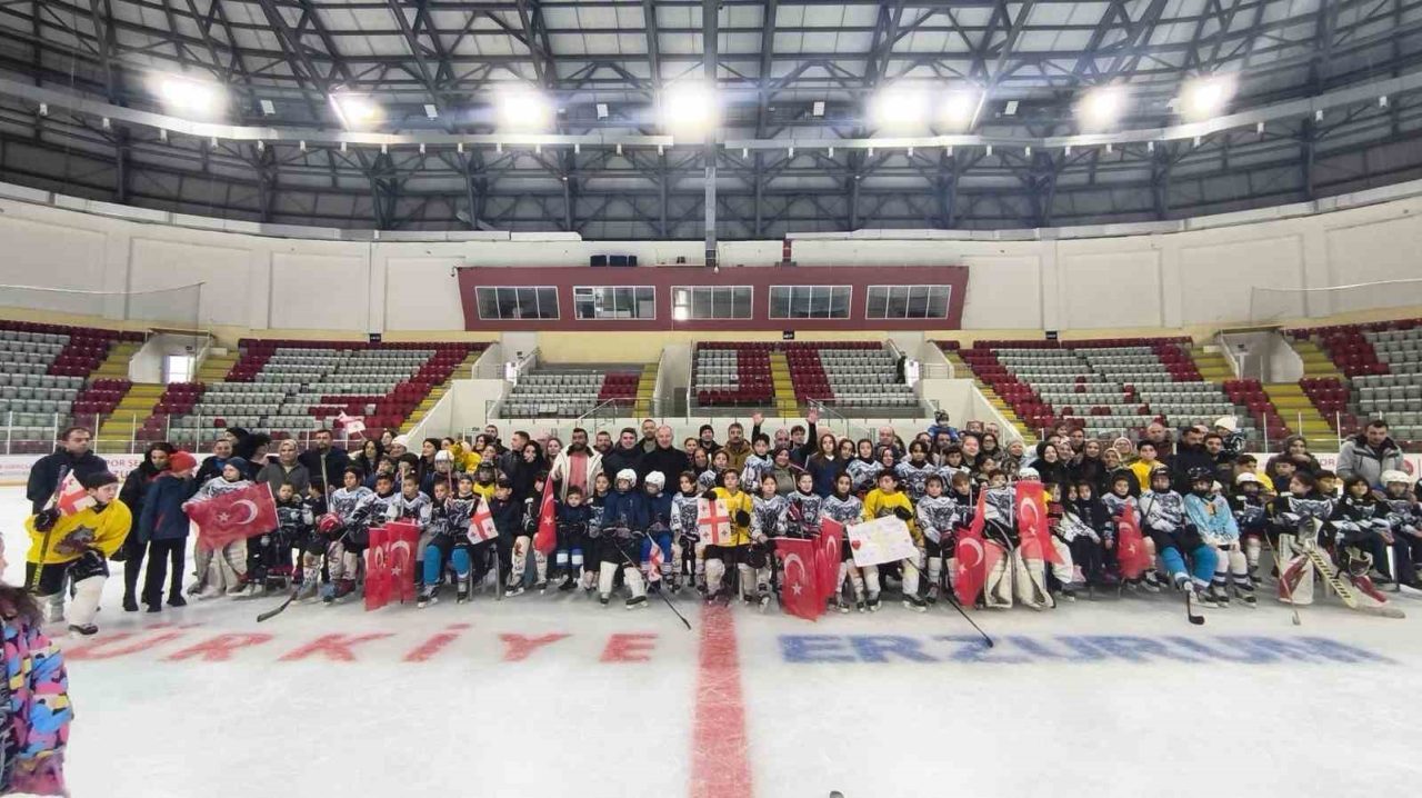 Aylardır sporda ve gençlik hizmetlerinde il karnesinde birinciliğini koruyan Erzurum