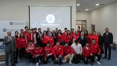 Erzurum Teknik Üniversitesi (ETÜ) ÜNİLİG şampiyonluğunu kutladı. Erzurum Teknik Üniversitesi