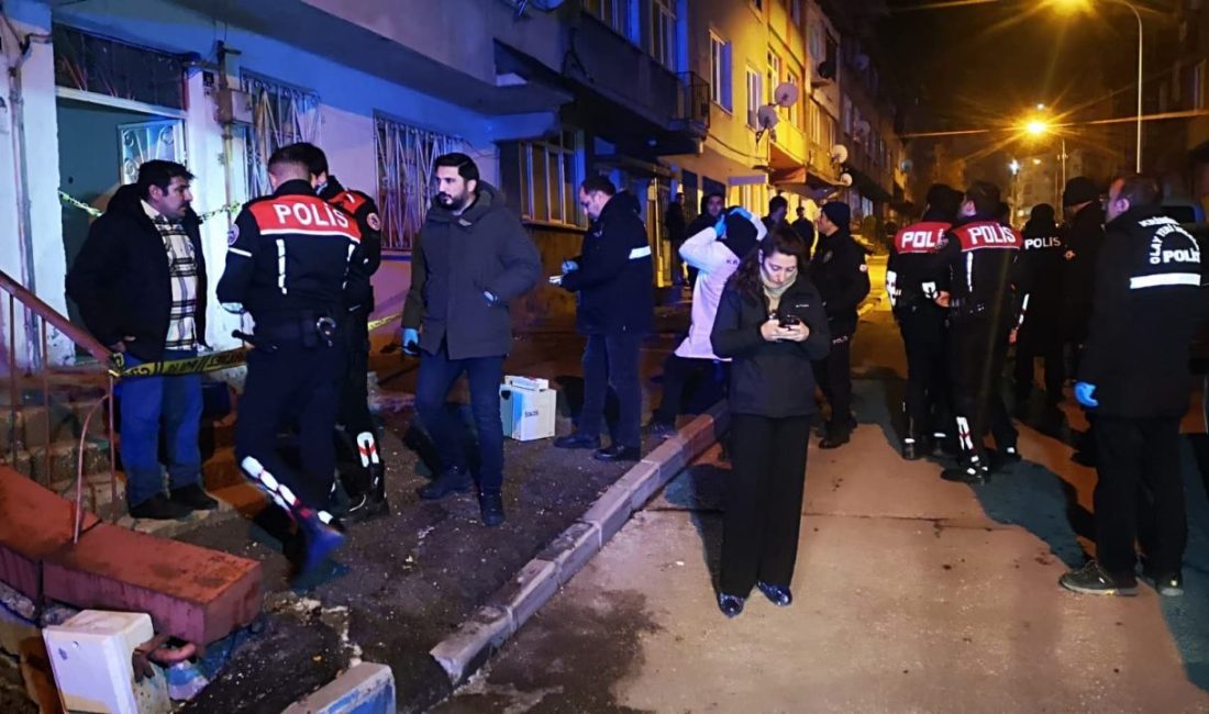 Erzurum’un Yakutiye ilçesinde çıkan kavgada 1 kişi baltayla ağır yaralandı