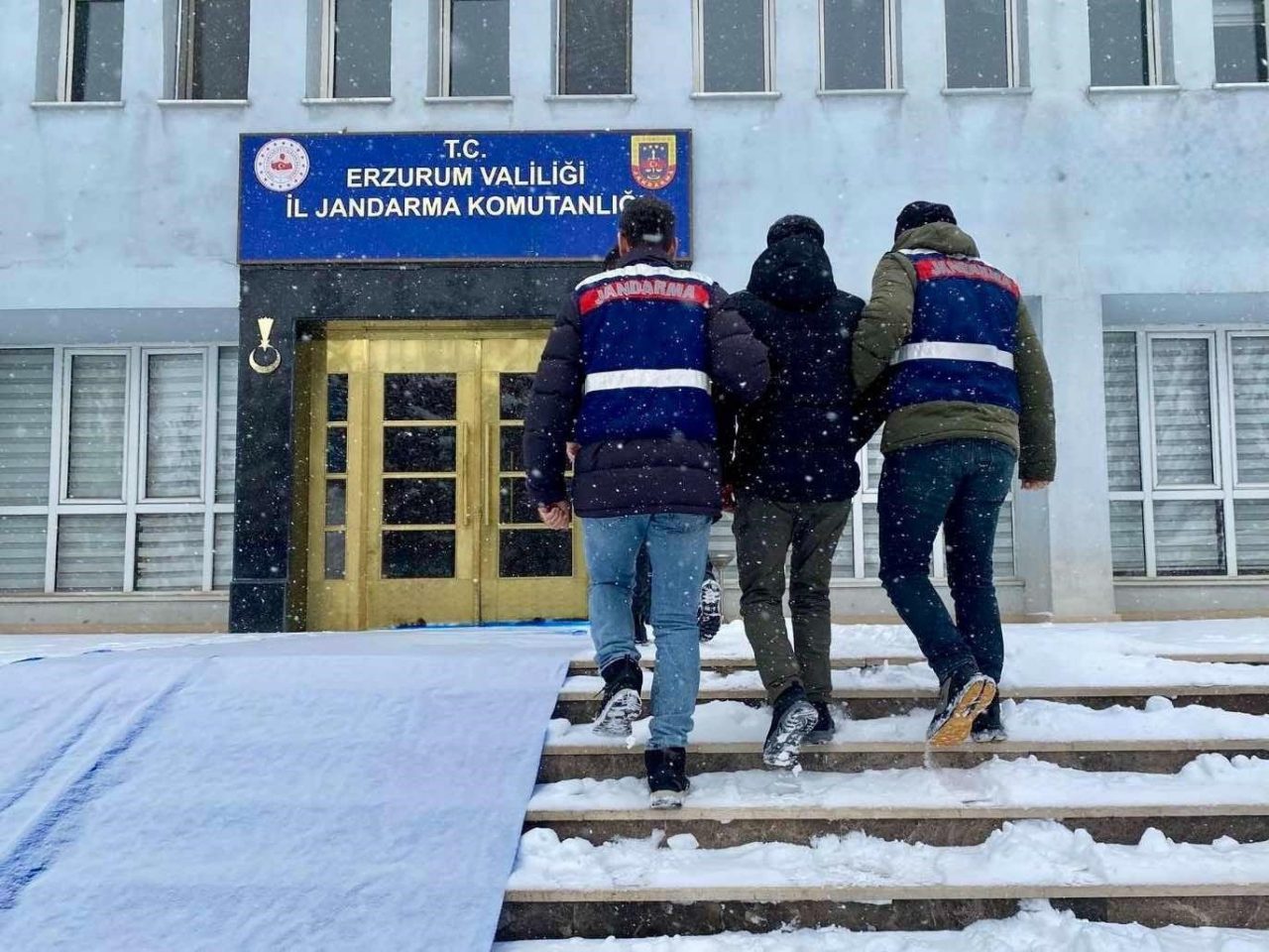 Erzurum’da Jandarma ekiplerince DEAŞ’a yönelik düzenlenen operasyonda 1 kişi yakalandı.