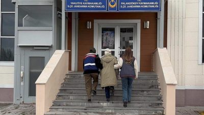 Erzurum’da haklarında yakalana kararı bulunan 2 FETÖ/PDY üyesi yakalandı. Edinilen