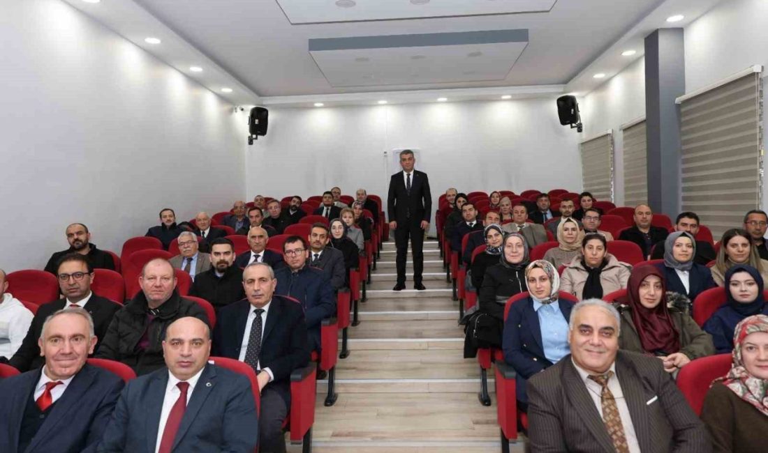 Erzurum İl Millî Eğitim Müdürü Süleyman Ekici, özel okul yöneticileriyle