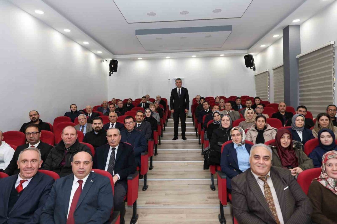 Erzurum İl Millî Eğitim Müdürü Süleyman Ekici, özel okul yöneticileriyle