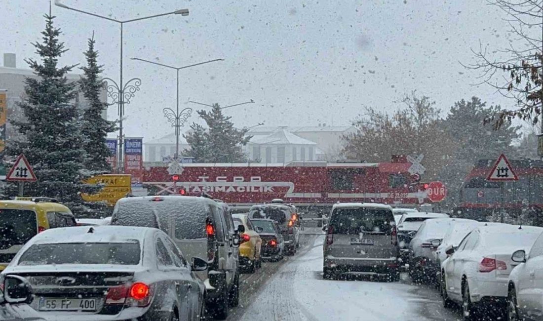Erzurum’da etkili olan yoğun kar yağışı çevre illerle olan ulaşım