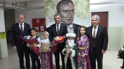 Erzurum Celal Akın İlkokulu yerli malı haftasında, yurdun yedi bölgesini
