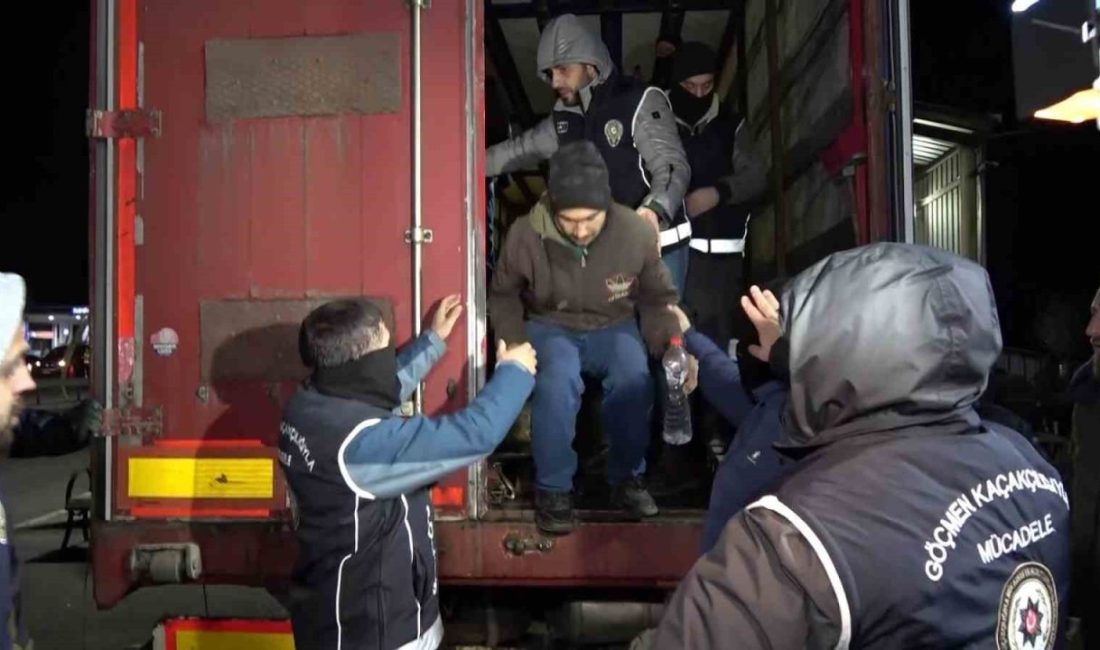 Erzurum Emniyet Müdürlüğünce kent genelinde güvenlik uygulamaları yapıldı. Emniyet Müdürü