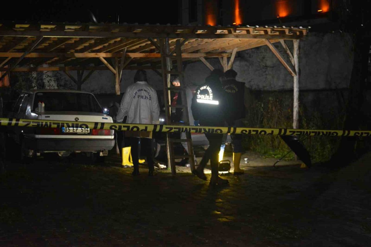 Ordu’nun Ünye ilçesinde bir evin otoparkına el yapımı patlayıcı madde