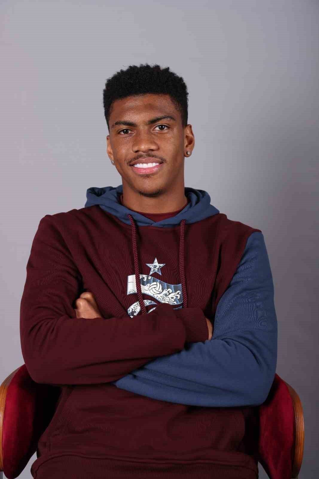 Trabzonspor’un Brezilyalı forveti Felipe Augusto, çocukluk yıllarında oyun konsolunda aldığı