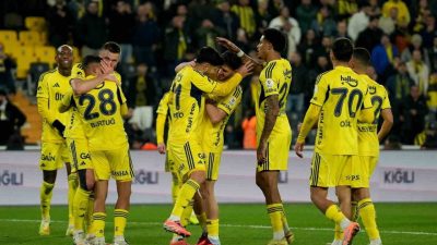 Trendyol Süper Lig’de Konyaspor’u 4-0 mağlup eden Fenerbahçe, ilk 16
