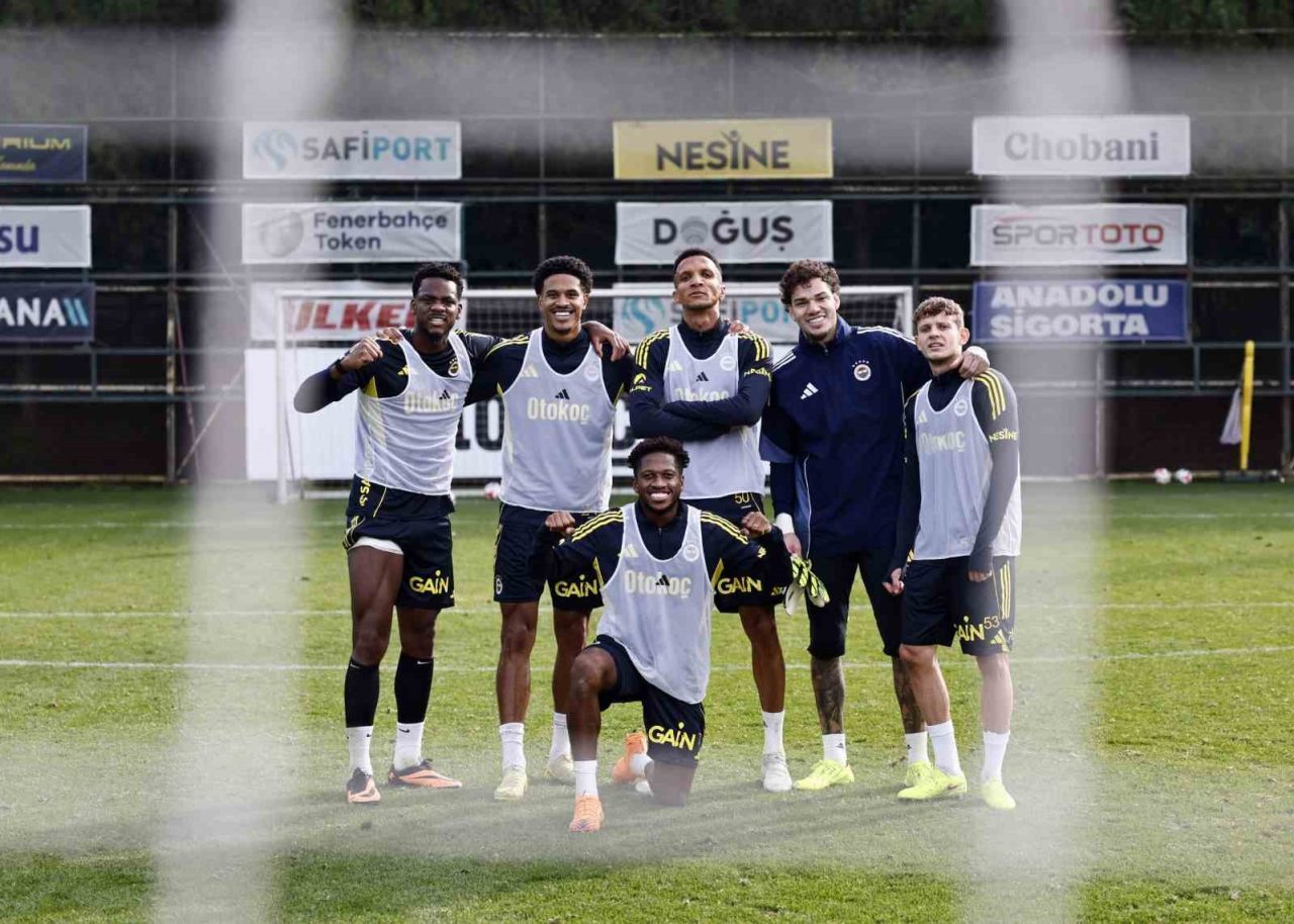 Fenerbahçe, yarın akşam deplasmanda RAMS Başakşehir ile oynayacağı maçın hazırlıklarını