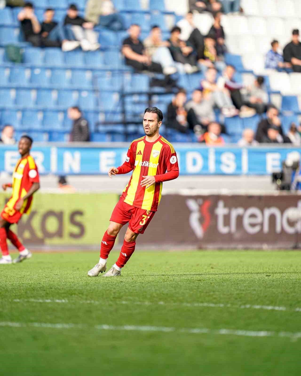 Süper Lig ekiplerinden Kayserispor’un orta saha oyuncusu Furkan Soyalp, ligde