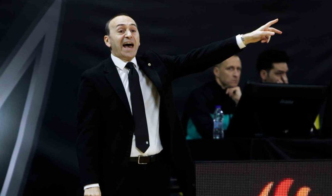 Galatasaray Erkek Basketbol Takımı, başantrenör Yakup Sekizkök ile yollarını ayırdı.