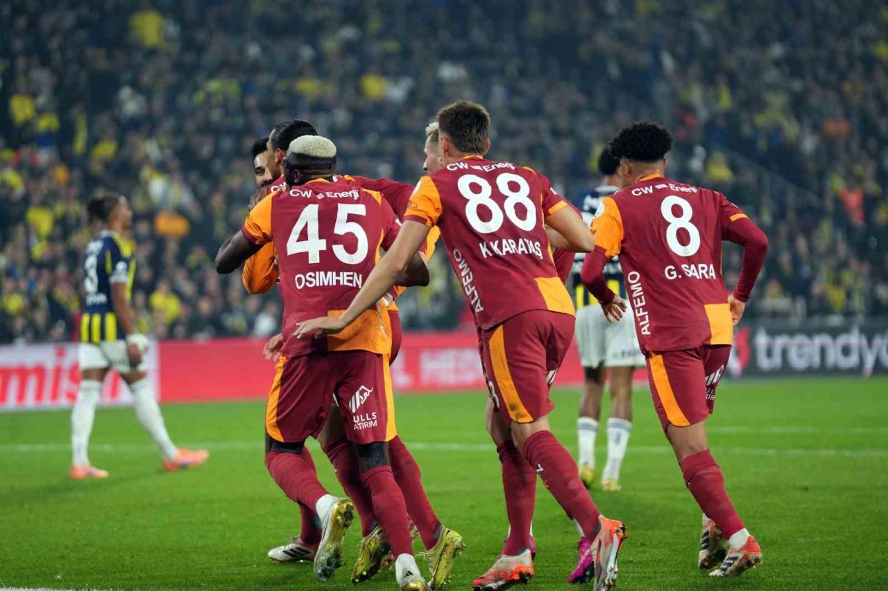 Fenerbahçe ile berabere kalan Galatasaray, Trendyol Süper Lig’de puanını 33’e