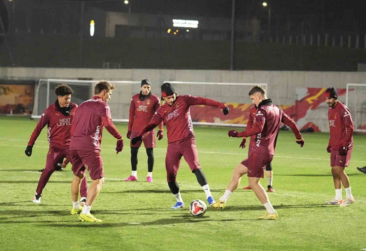 Galatasaray, Turkcell Super Kupa yarı finalinde Trabzonspor ile yapacağı maçın