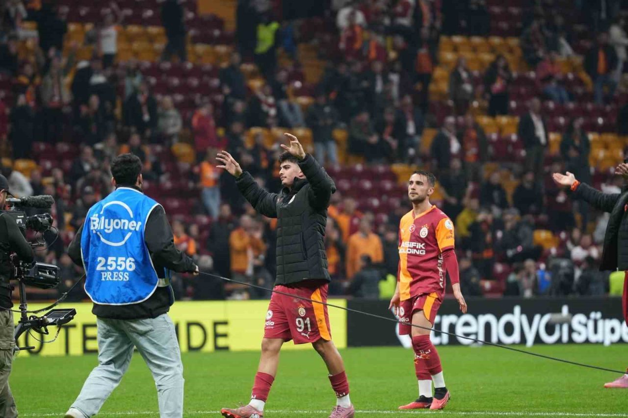 Galatasaray’da Samsunspor maçının ardından genç futbolcu Arda Ünyay, sarı-kırmızılı taraftarlara