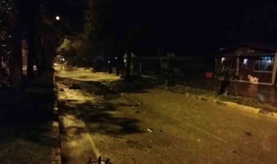 Karadeniz’de etkili olan fırtına, Giresun’un Tirebolu ilçesinde hayatı olumsuz etkiledi.