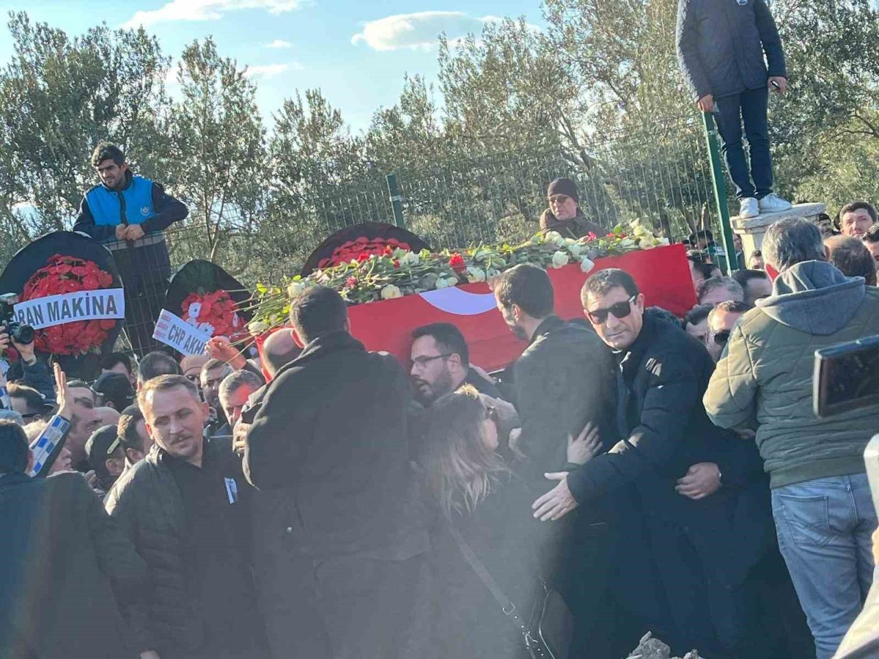 Genç yaşta hayatını kaybeden Manisa Şehzadeler Belediye Başkanı Gülşah Durbay,