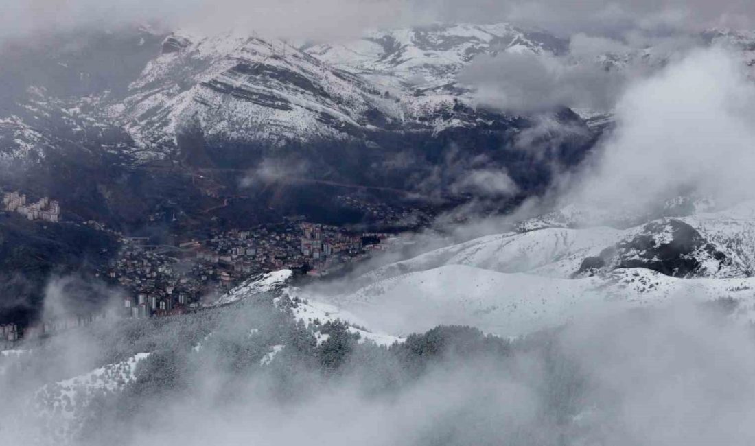 Gümüşhane’de etkili olan kar yağışının ardından şehri kaplayan beyaz örtü