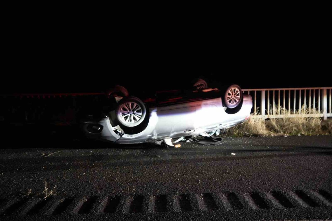 Gümüşhane’de virajı alamayan otomobilin karşı şeride geçip takla atması sonucu
