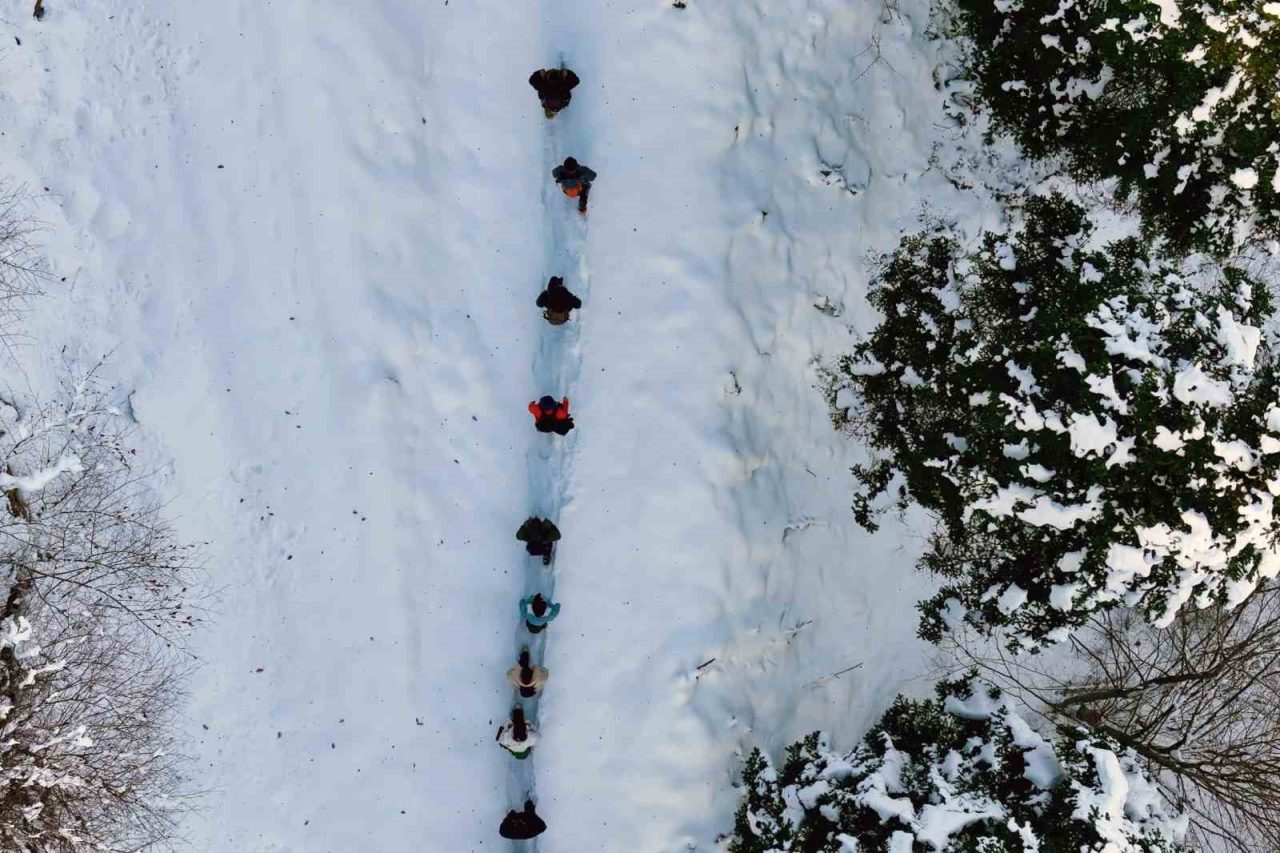 Gümüşhane’de şehrin gürültüsünden ve boğucu havasından uzaklaşmak isteyen 22 doğasever,