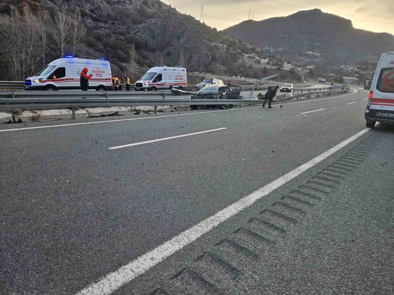 Gümüşhane-Trabzon Karayolunda bu sabah meydana gelen trafik kazasında 1’i ağır