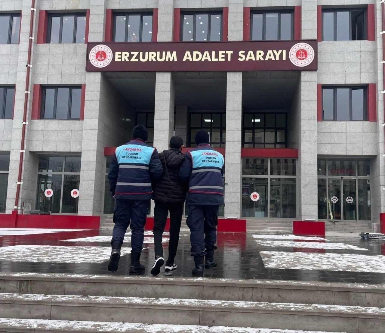 Erzurum’da hakkında 17 yıl 8 ay kesinleşmiş hapis cezası bulunan