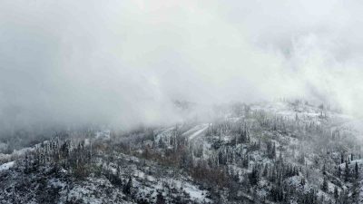 Rize’nin şehir merkezine en yakın yaylası olan Handüzü Yaylası’nda karın