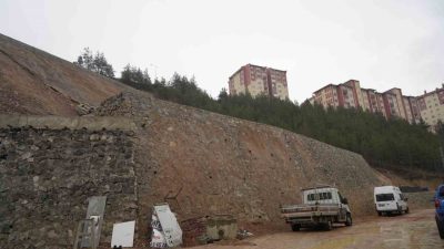 Gümüşhane’de sanayi sitesinde yaşanan heyelanın ardından yapılan istinat duvarlarında çatlaklar