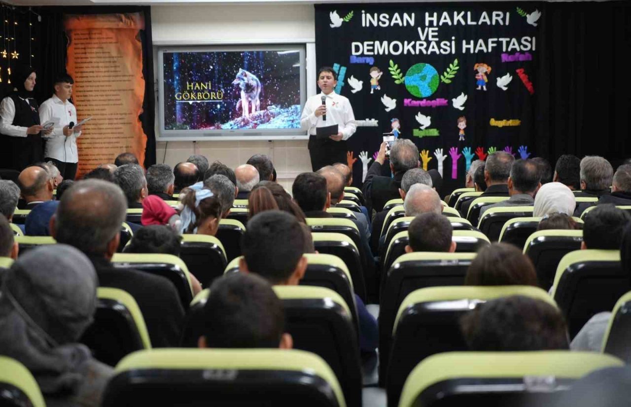 Bayburt’ta İnsan Hakları ve Demokrasi Haftası dolayısıyla Şehit Sebahattin Bozo